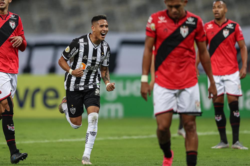 Corinthians busca vitória para ampliar vantagem na tabela do