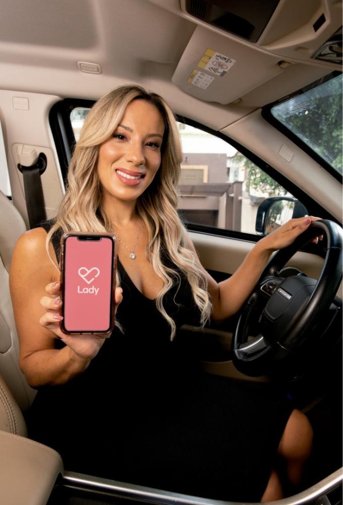 Acima foto da Gabryella Correa, fundadora do Lady Driver