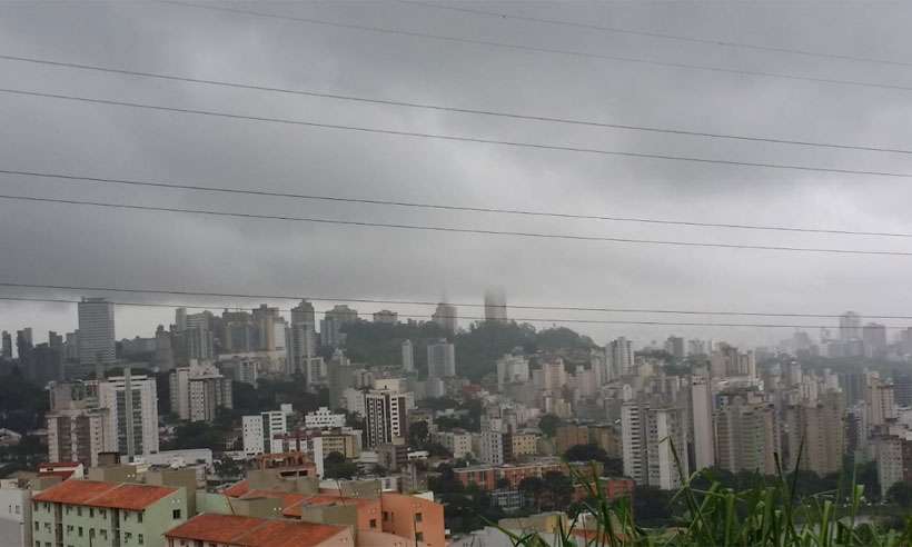 Quinta-feira começou com chuva em todas as regiões de Belo Horizonte