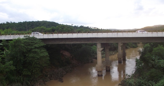 Ribeirão da Mata, altura das Duas Pontes, em São José da Lapa