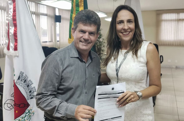 Prefeito Duílio de Castro e Viviane Tompe Souza, reitora da UNIFEEM./ Foto: Divulgação/Reprodução