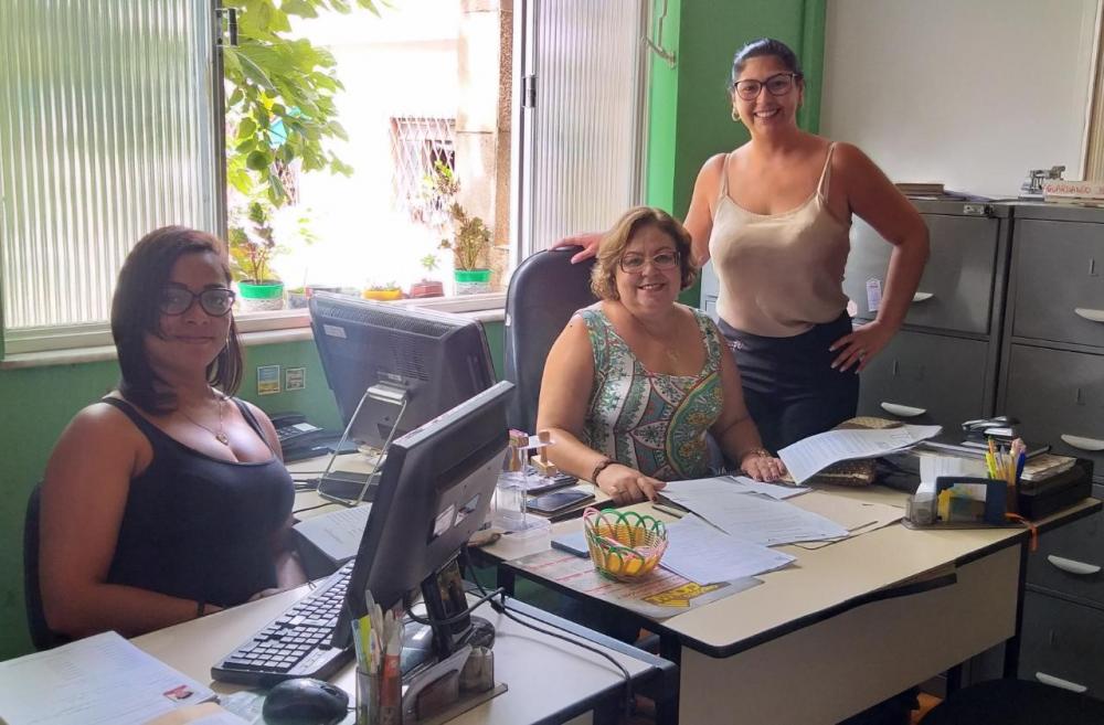 Reunião discutiu aprimoramento e a agilidade do serviço. A partir da esquerda: Cristiane Marques, Elizabeth Aguiar e a secretária Luciene Chaves