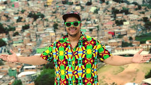 Dois militares teriam ido à casa do vocalista para determinar que ele se abstivesse de 'gestos e ações com potencial de incitar os participantes', segundo relato feito à PM