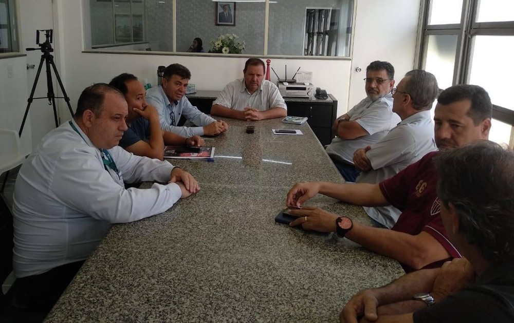 Reunião entre prefeito de Patrocínio e Patrocinense na manhã desta quinta-feira — Foto: Renato Oliveira/Dia News