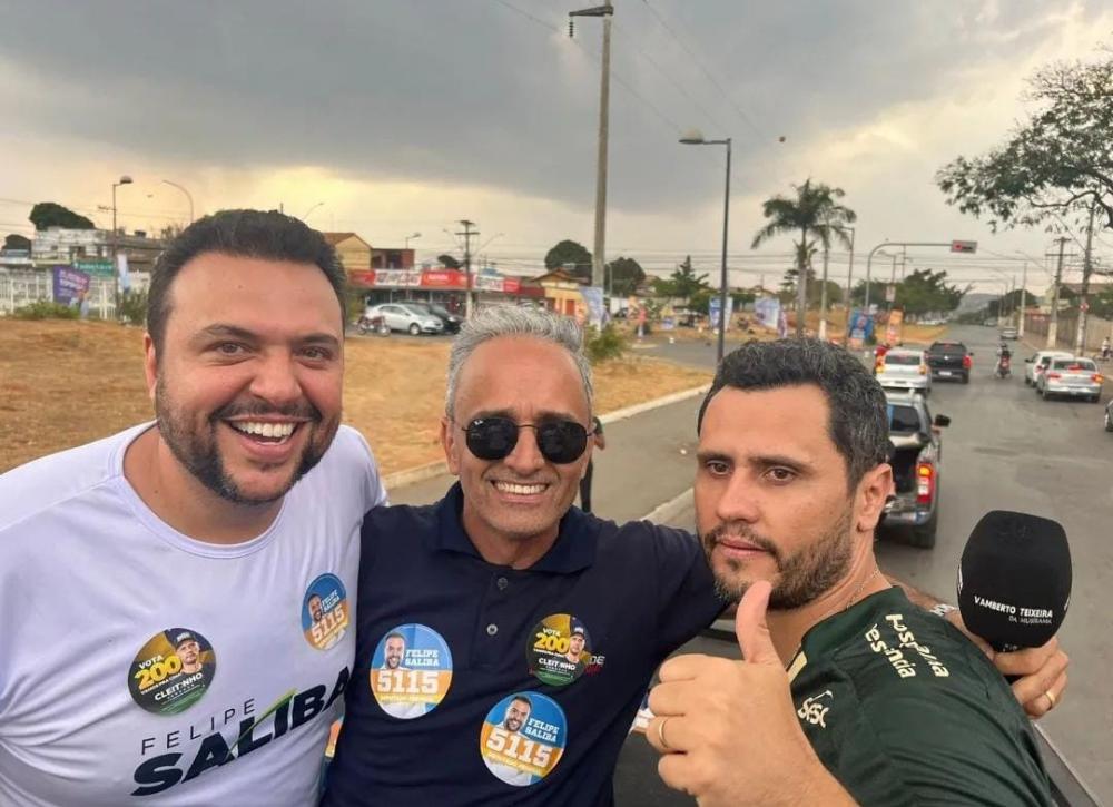 Saliba ao lado do jornalista Vamberto Teixeira e senador Cleitinho em 2022