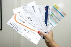 Pesquisa do Instituto Locomotiva mostra que, em média, cada pessoa está com quatro contas em atraso em abril